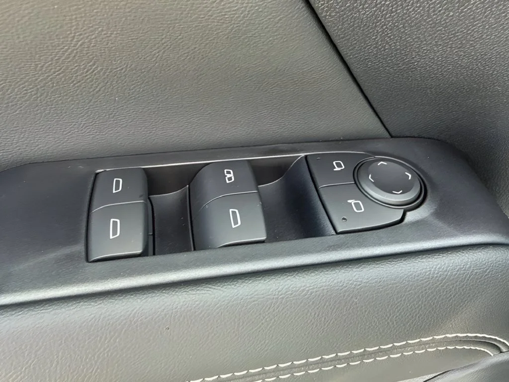 New 2027 Summit White GMC Elevation image 28