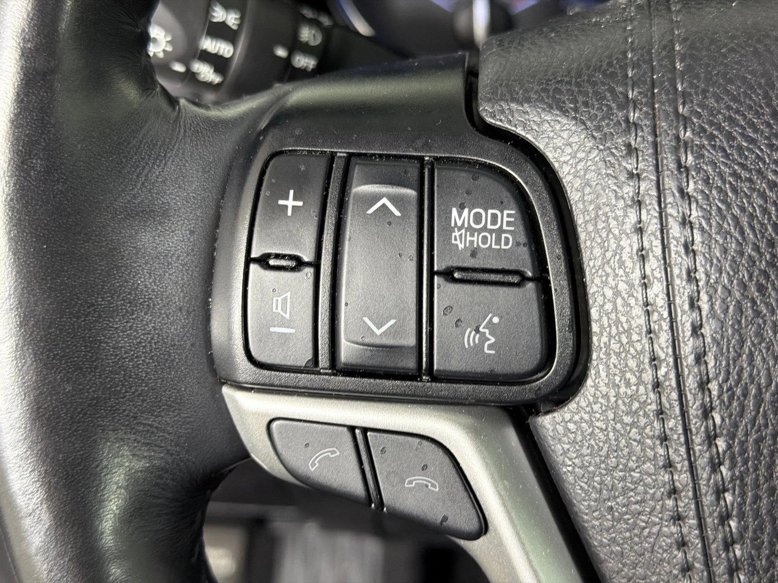 Used 2019 Blizzard Pearl Toyota Limited Platinum image 27