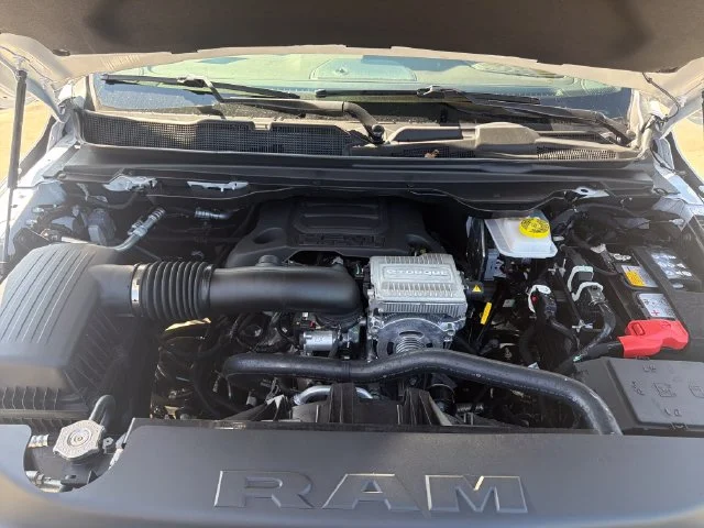 New 2027 Ivory White Tri-Coat Pearl-Coat Exterior Paint RAM Laramie image 18