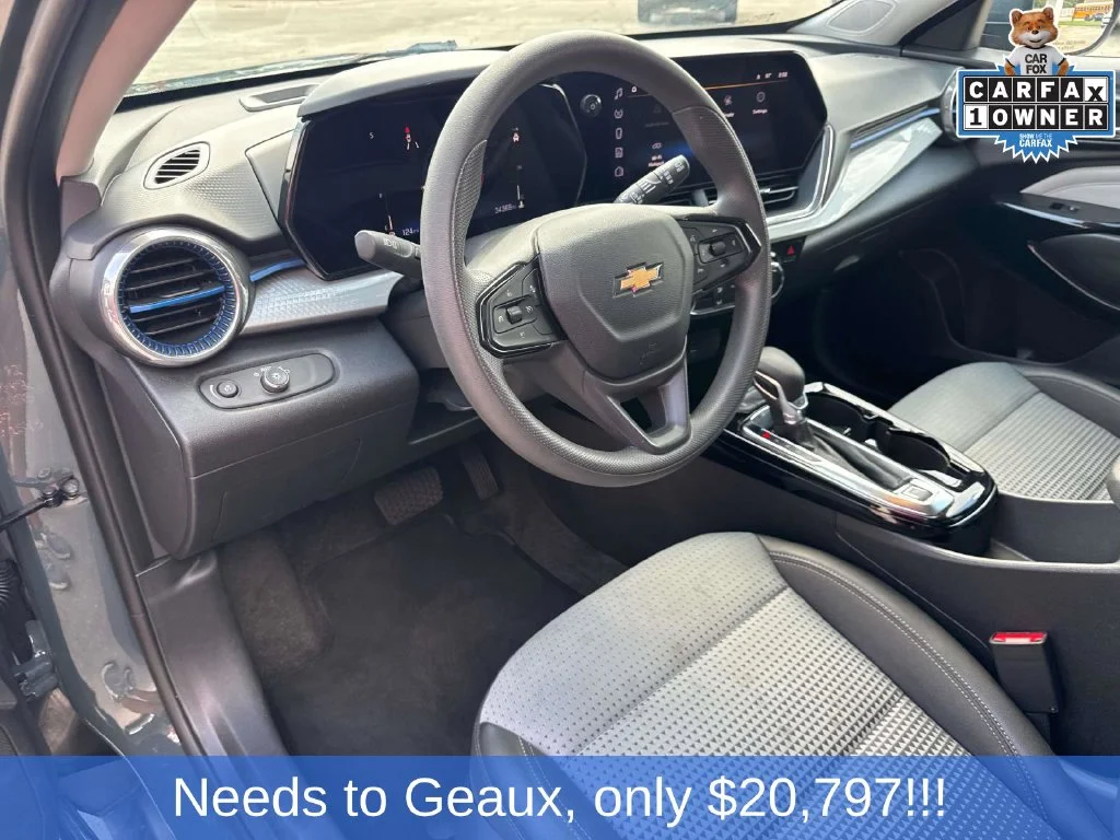 Used 2025 Gray Chevrolet LT image 35