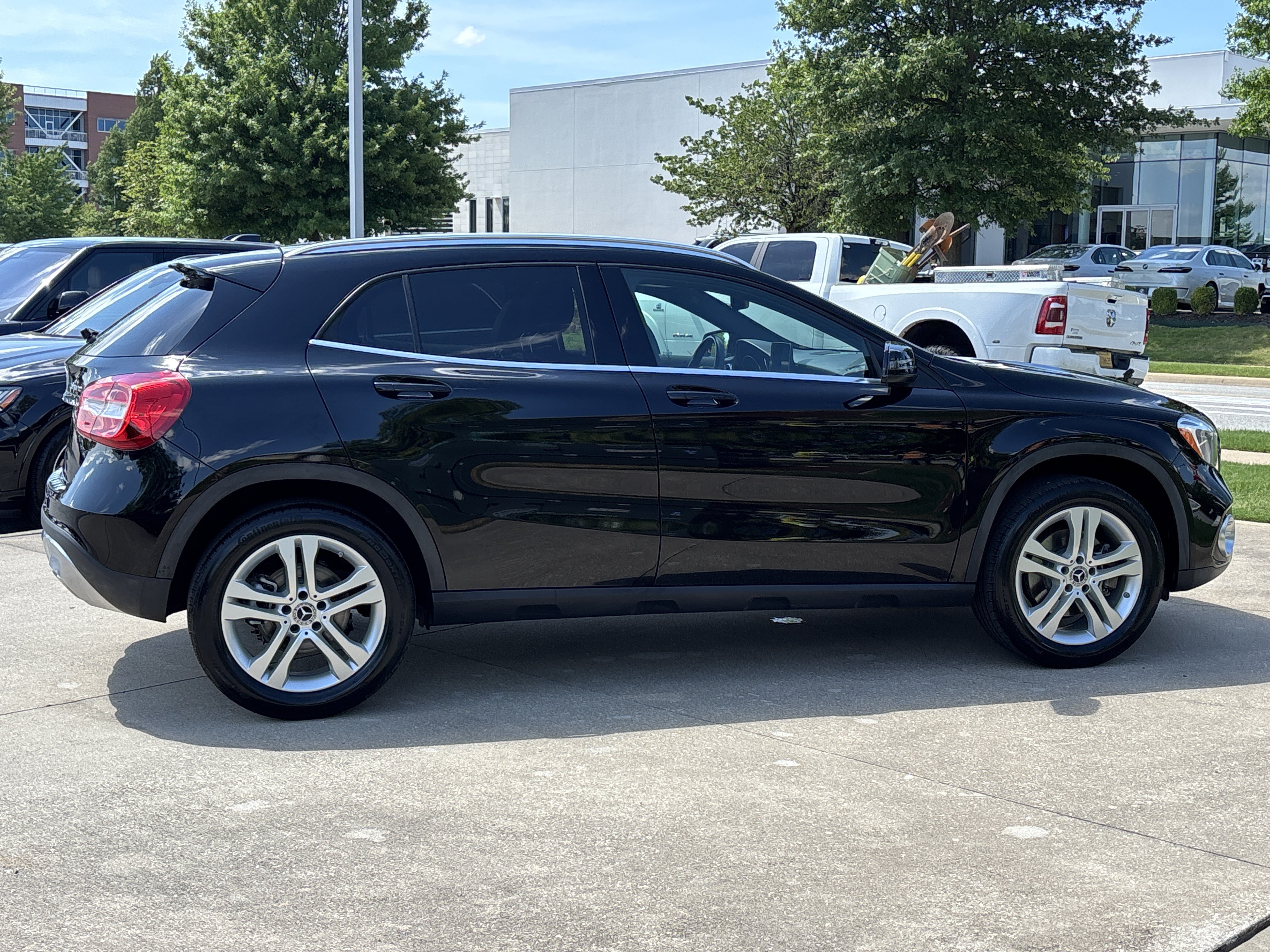 Used 2019 Cosmos Black Metallic Mercedes-Benz GLA 250 4Matic image 2