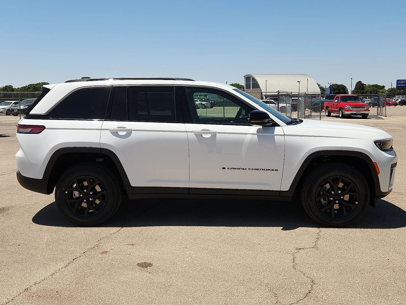New 2026 Bright White Clear-Coat  Paint Jeep LAREDO ALTITUDE 4X4 image 5