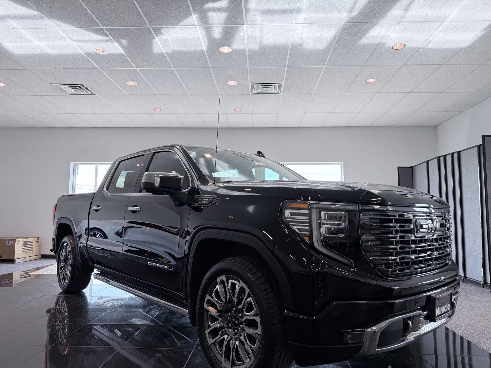 Used 2025 Onyx Black GMC Denali Ultimate image 10