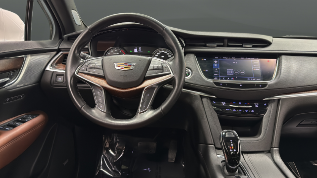 Used 2020 White Cadillac Premium Luxury image 11