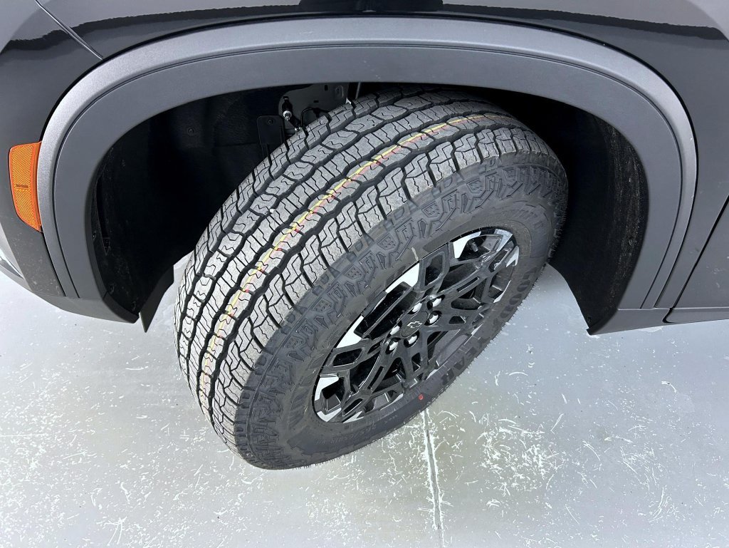 2027 Chevrolet Traverse Z71 - Photo 24