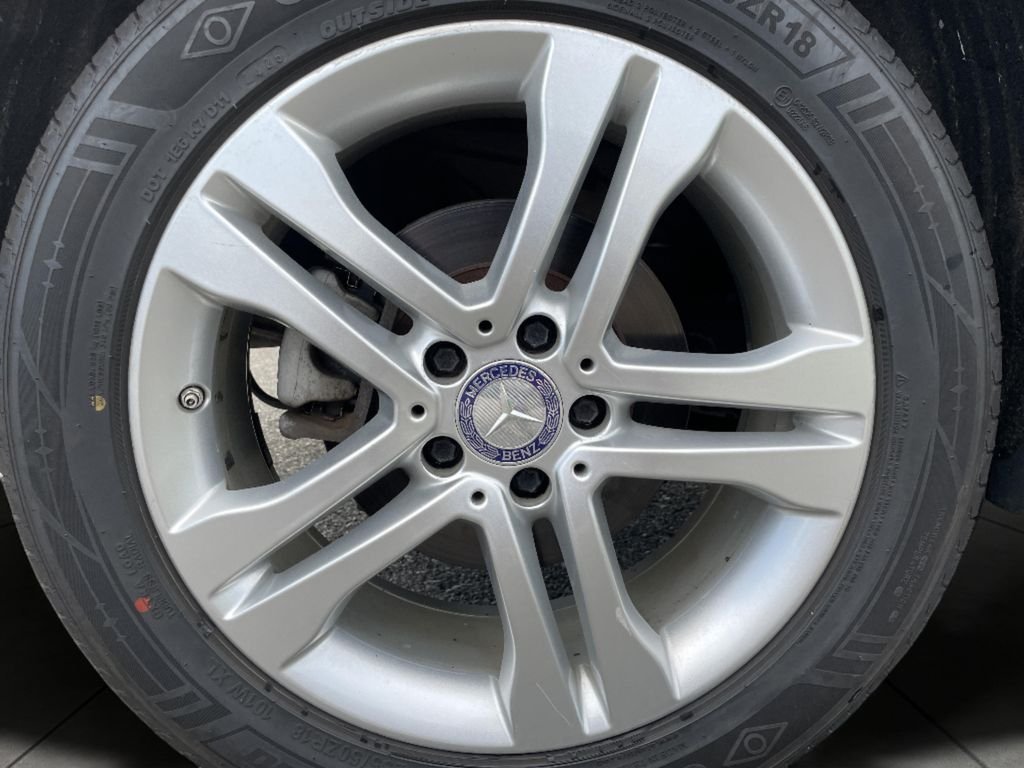 Used 2018 Gray Mercedes-Benz GLA 250 image 28
