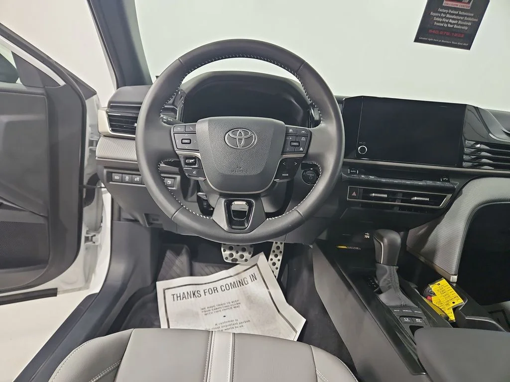 Used 2025  Toyota  image 13