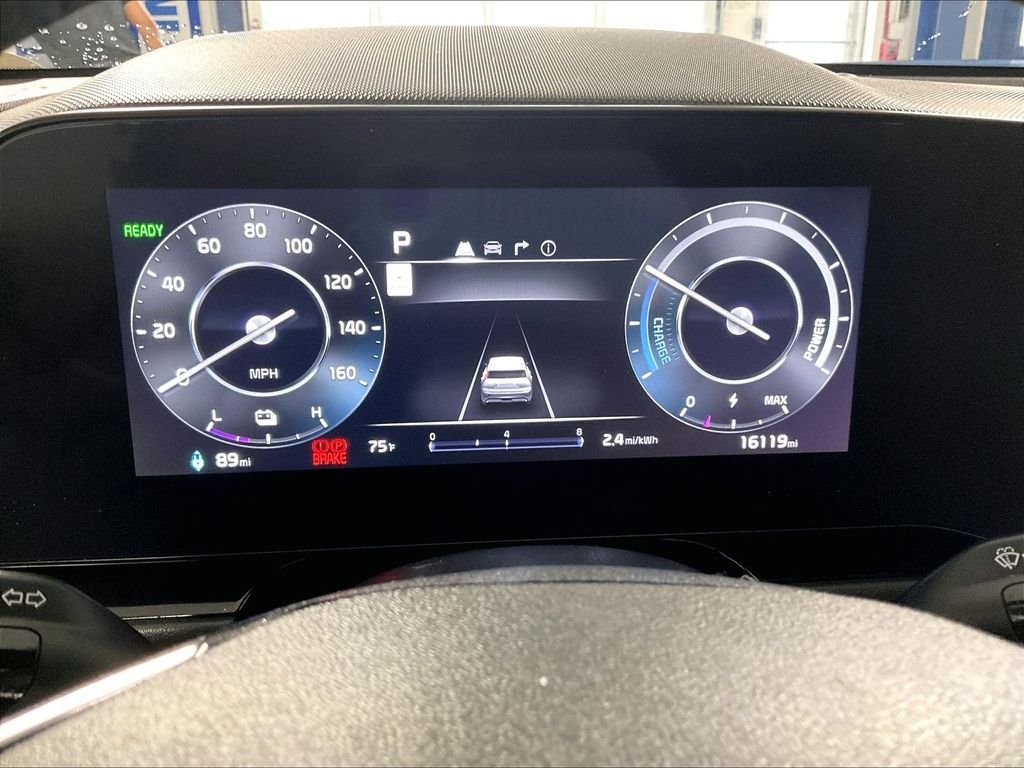 Used 2023 White Kia Wind image 24