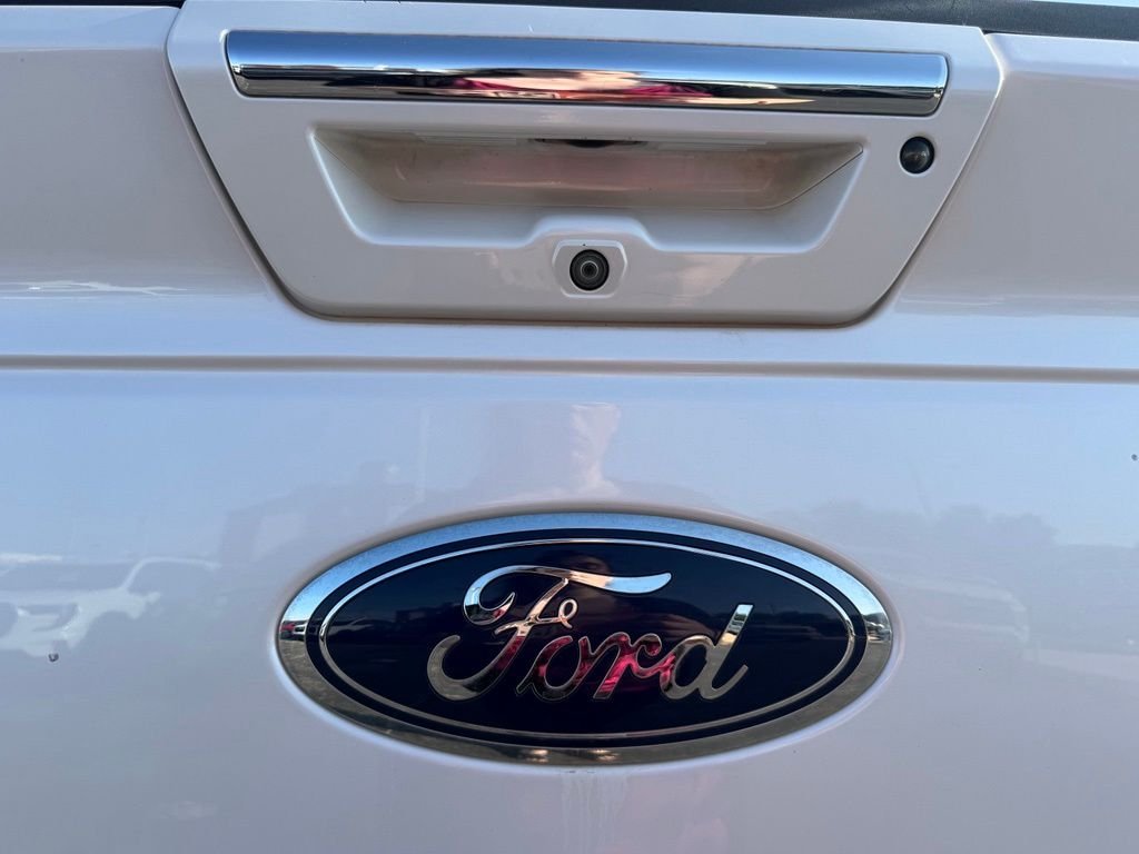 Used 2017 White Ford Lariat image 19