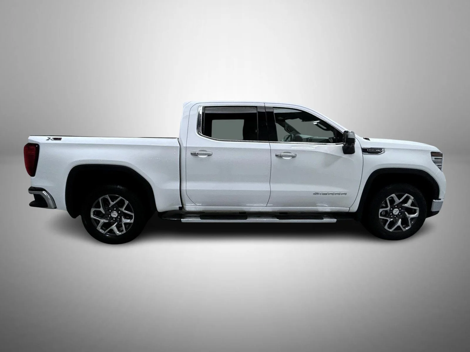 Used 2025 White GMC SLT image 4