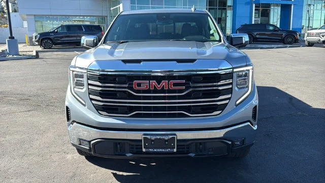 2025 GMC Sierra 1500 SLT - Photo 8