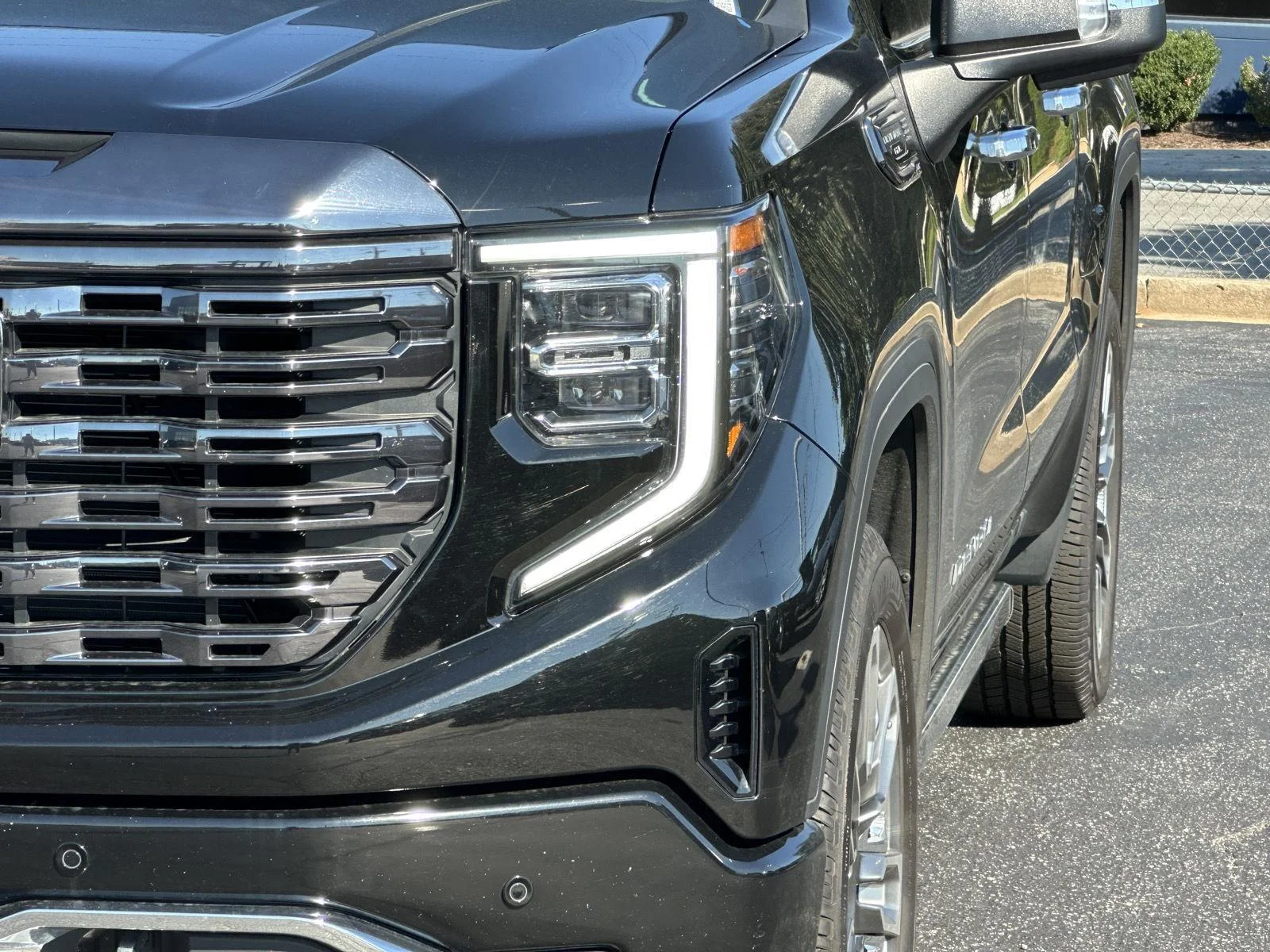 Used 2023 Onyx Black GMC Denali Ultimate image 48