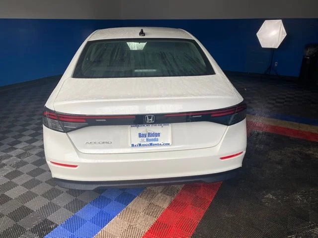 Used 2025 Black Honda SE image 5