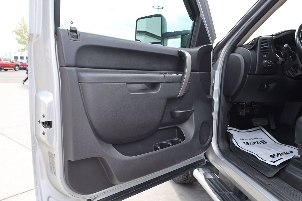 Used 2011 Sheer Silver Metallic Chevrolet LT image 10