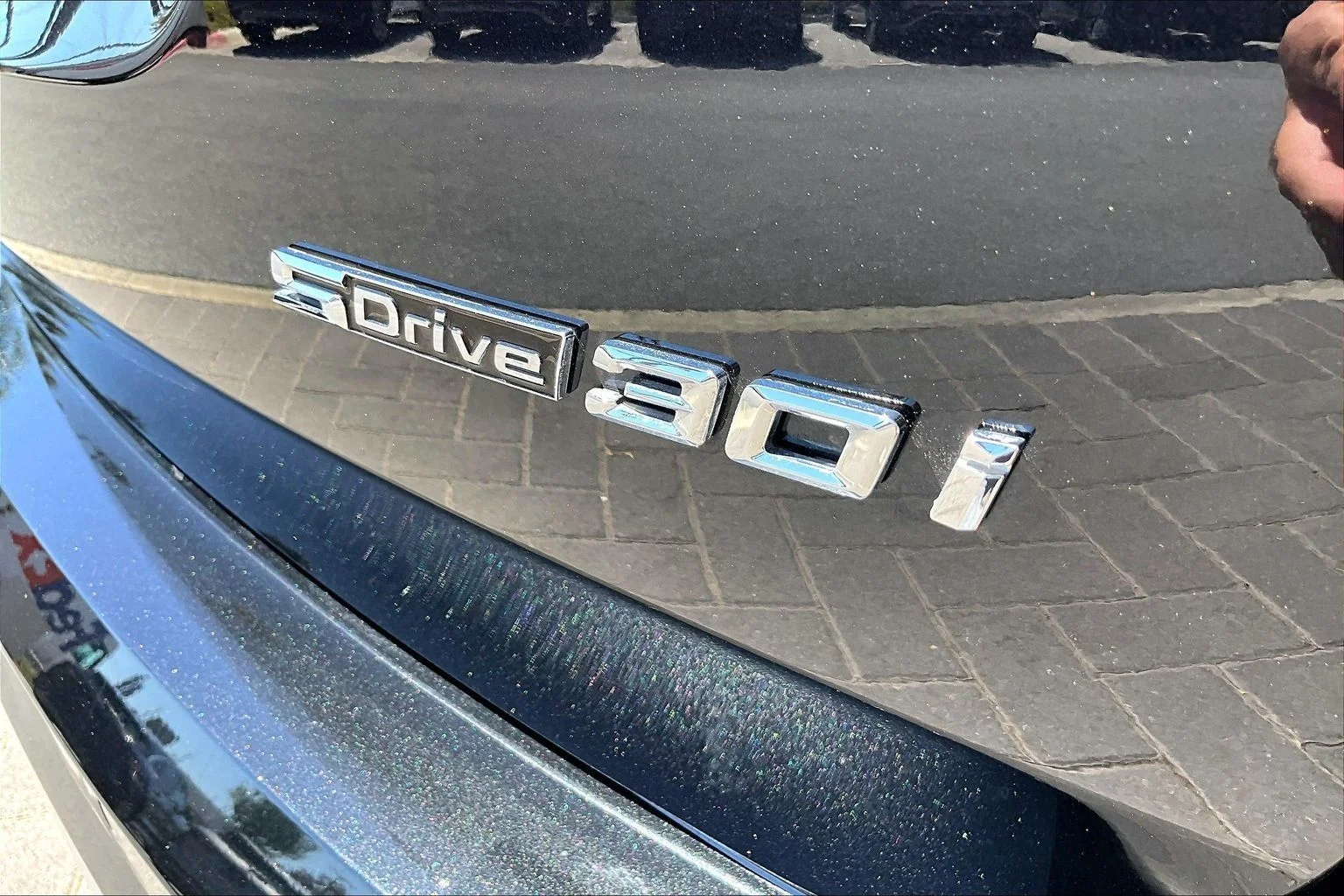 Used 2022 Black BMW sDrive30i image 8