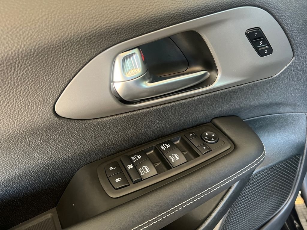 2026 Chrysler Pacifica Select - Photo 12