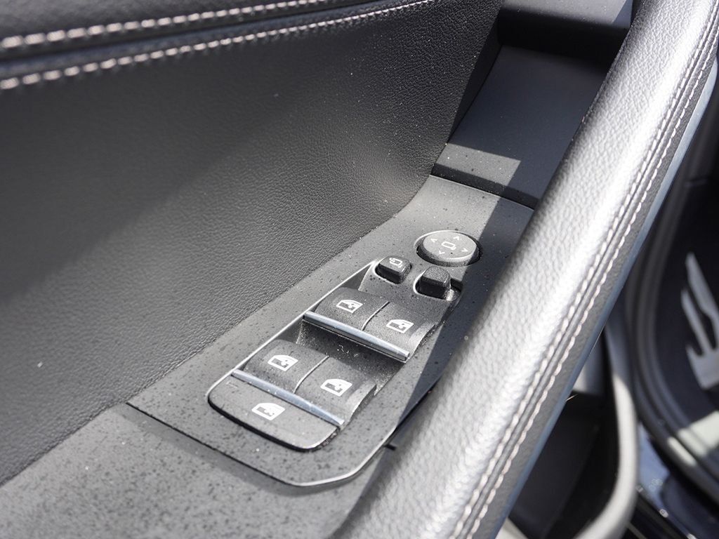 Used 2022 Black BMW xDrive40i image 40