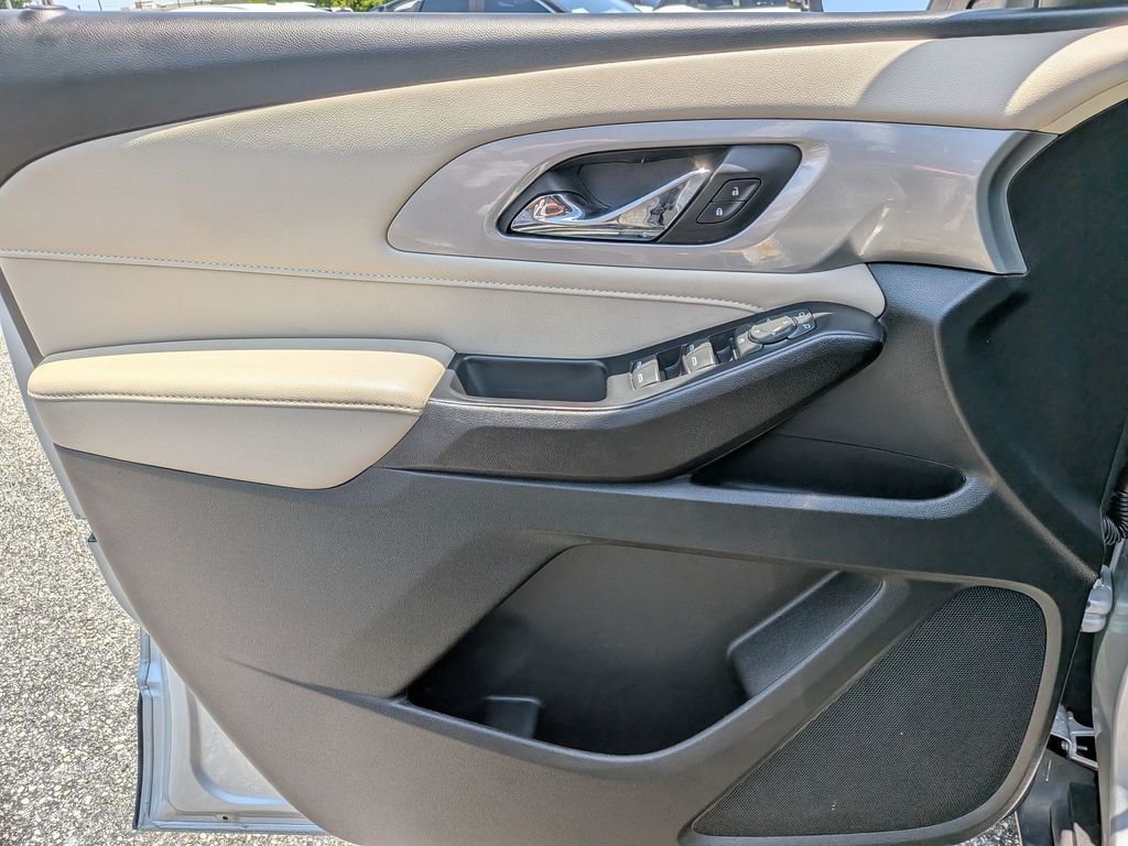 Used 2022 Silver Chevrolet LS image 34