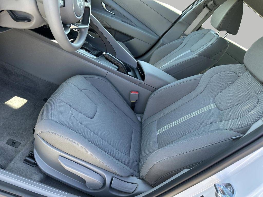 New 2026 Serenity White Hyundai SE image 9