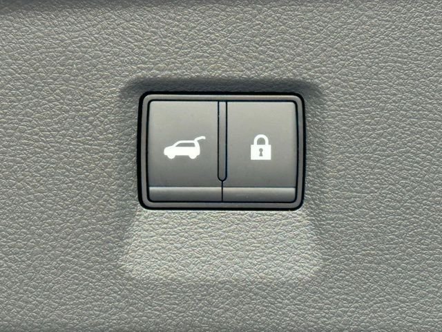New 2027 2T RAD WHT INFINITI Sport AWD image 38
