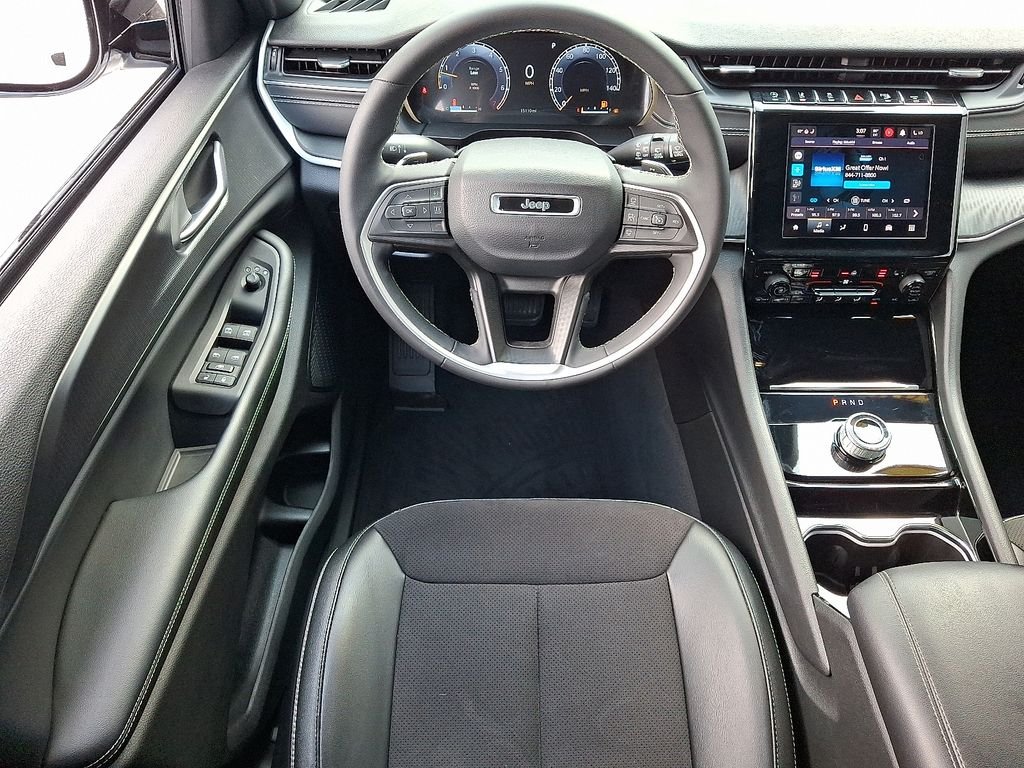 Used 2023 White Jeep Altitude image 12