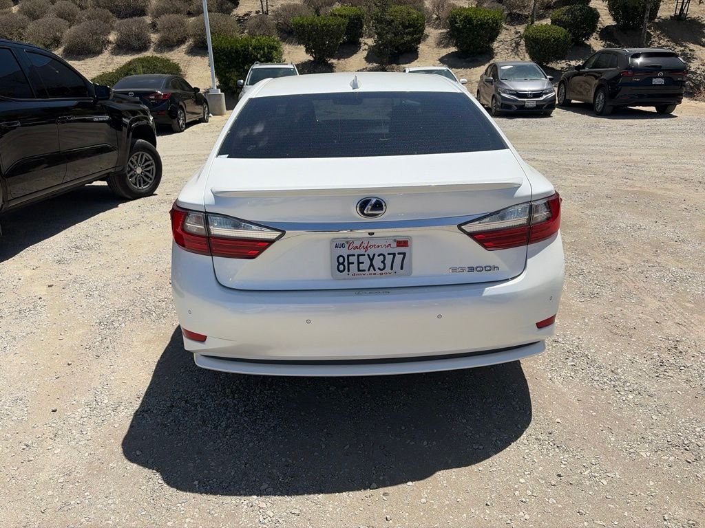 Used 2018 White Pearl Lexus 300h image 8