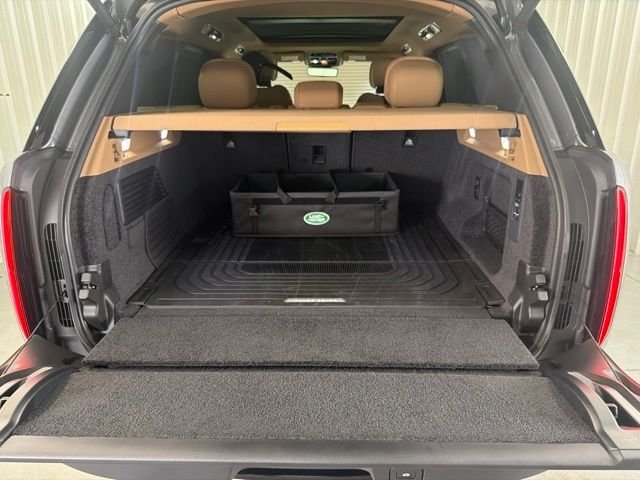 New 2026 Eiger Grey Land Rover SE image 27