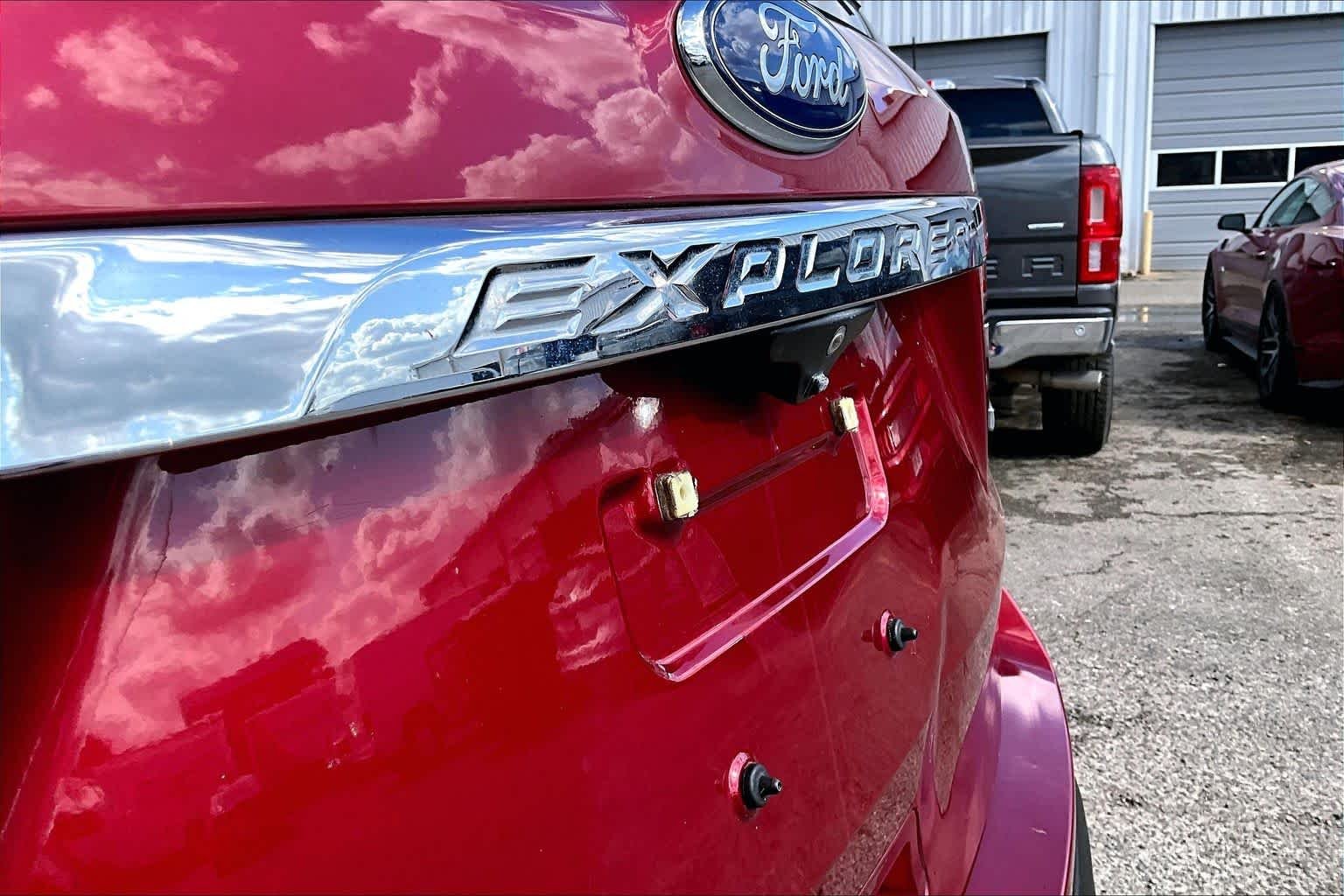 Used 2016 Ruby Red Metallic Tinted Clearcoat Ford Base image 10