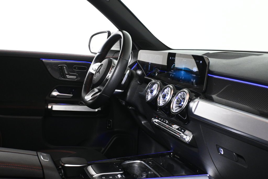 Used 2022  Mercedes-Benz GLB 35 AMG® image 8