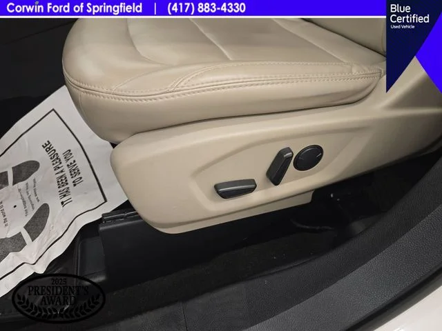 Used 2019 White Platinum Clearcoat Metallic Ford XLT image 39