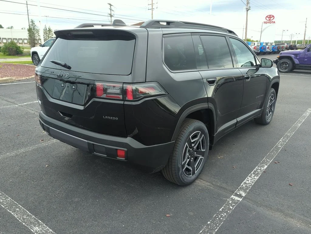 New 2026 Diamond Black Crystal Pearlcoat Jeep Laredo image 8