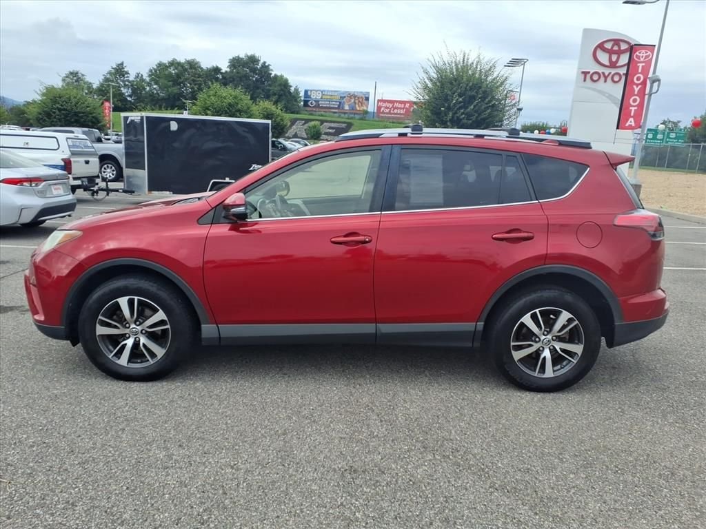 Used 2017 Red Toyota XLE image 8
