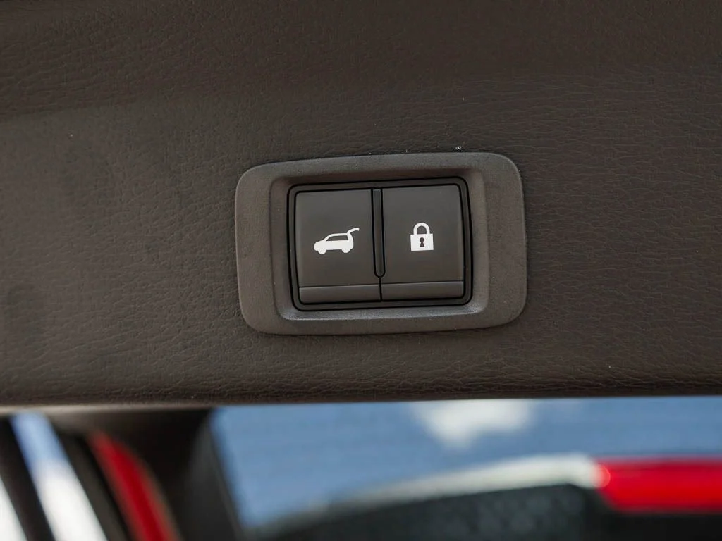 2025 Mitsubishi Outlander Plug-in Hybrid SE - Photo 9