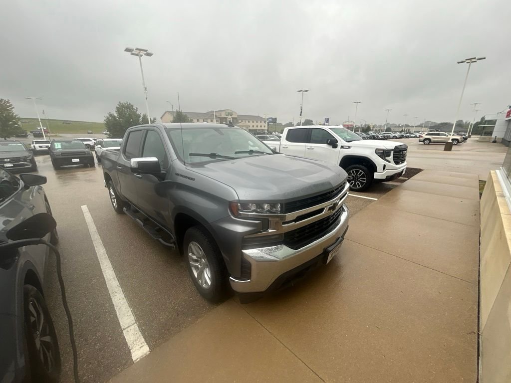 Used 2020 Gray Chevrolet LT image 4
