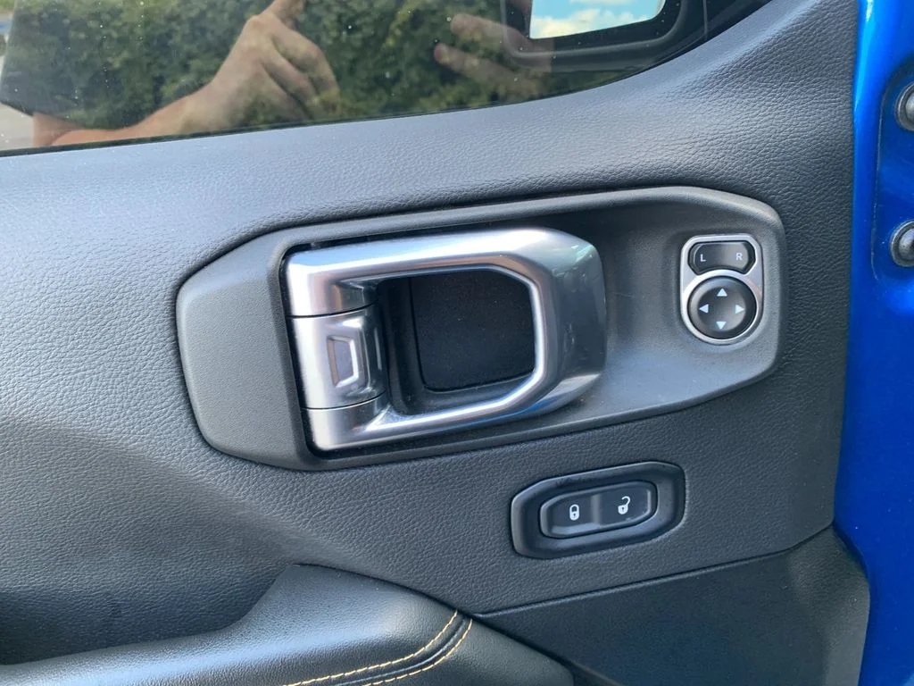 Used 2024 Blue Jeep Sahara image 13