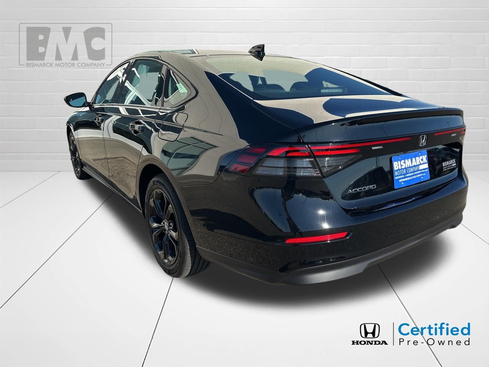 Certified Used 2025 Black Honda SE image 4