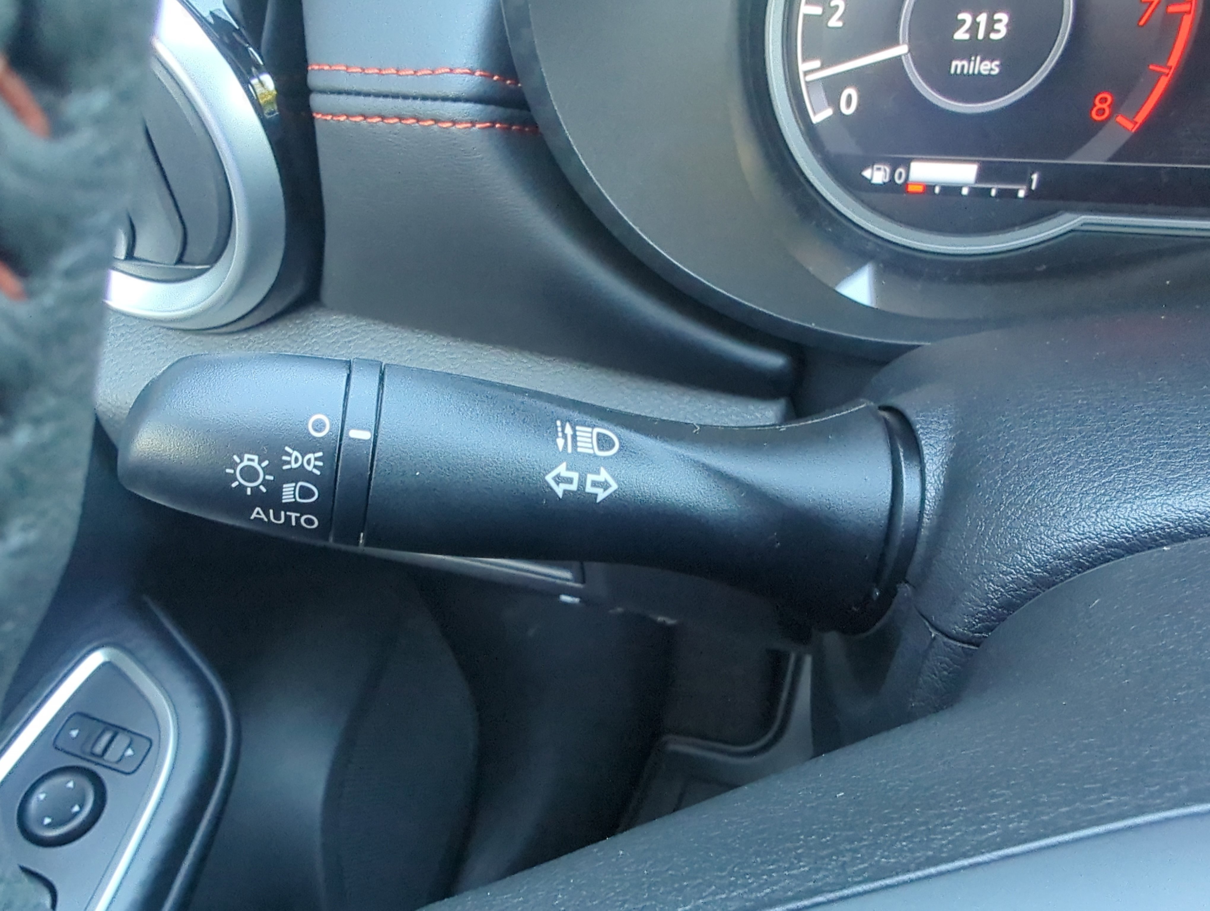 2025 Nissan Versa Sedan SR - Photo 23