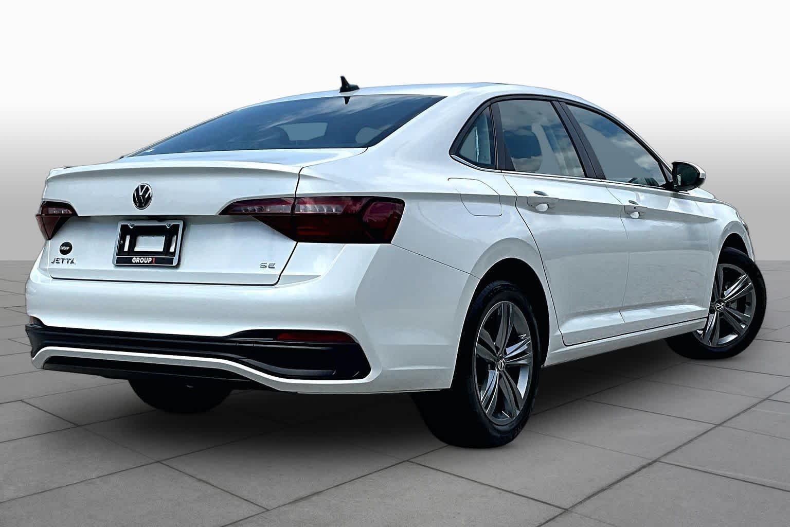 Certified Used 2023 Opal White Pearl Effect Volkswagen SE image 13