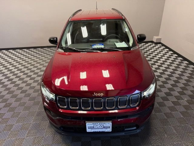 Used 2022 Velvet Jeep Latitude image 5