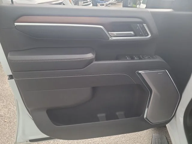 Used 2025 White GMC Denali image 18