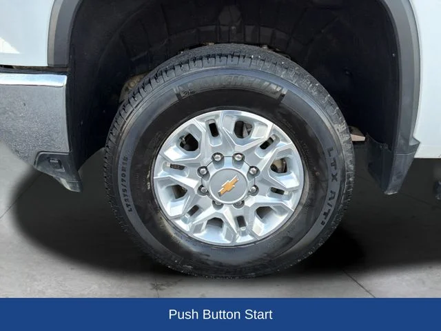 Used 2025 White Chevrolet LT image 29