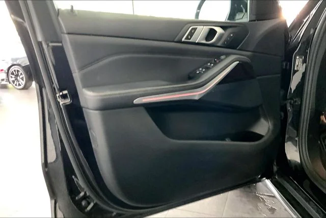 Used 2019 Black BMW xDrive40i image 10