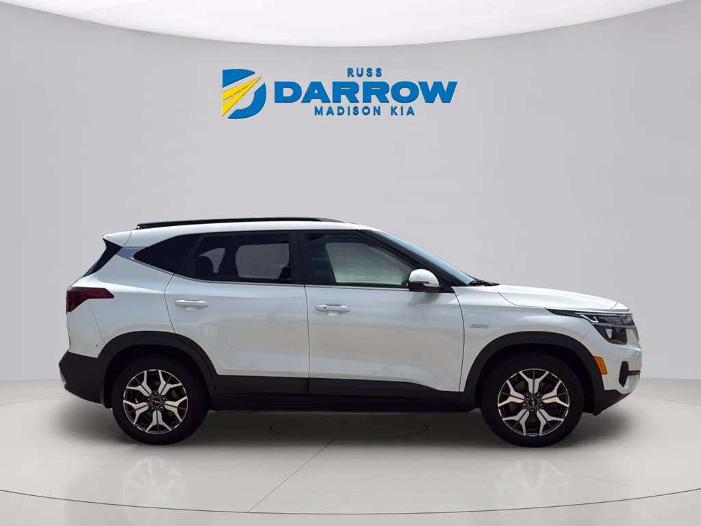 Used 2022 Snow White Pearl Kia EX image 6