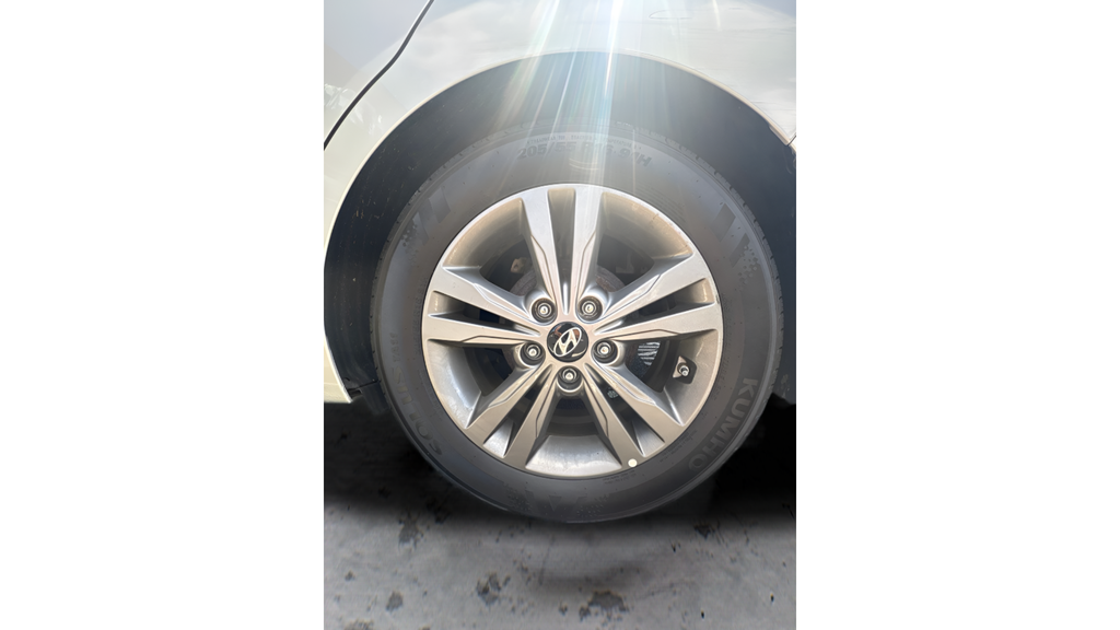 Used 2017 Mineral Beige Hyundai Value Edition image 21