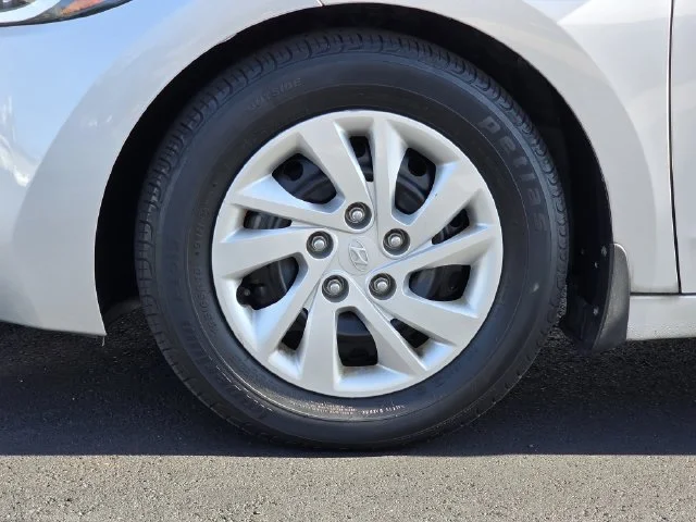 Used 2018 Symphony Silver Hyundai SE image 28
