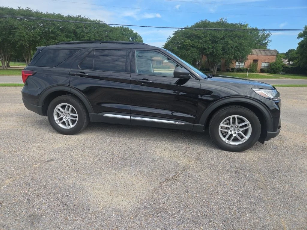 Used 2025 Black Ford Active image 10