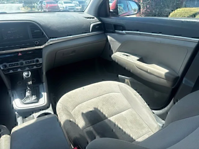 Used 2020 Red Hyundai SE image 21