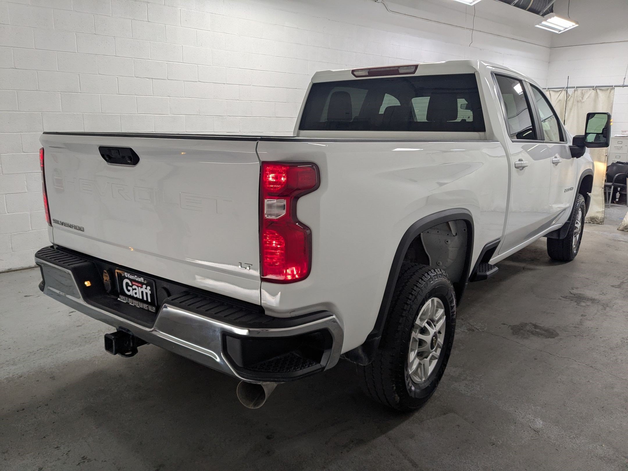 Used 2024 Summit White Chevrolet LT image 4