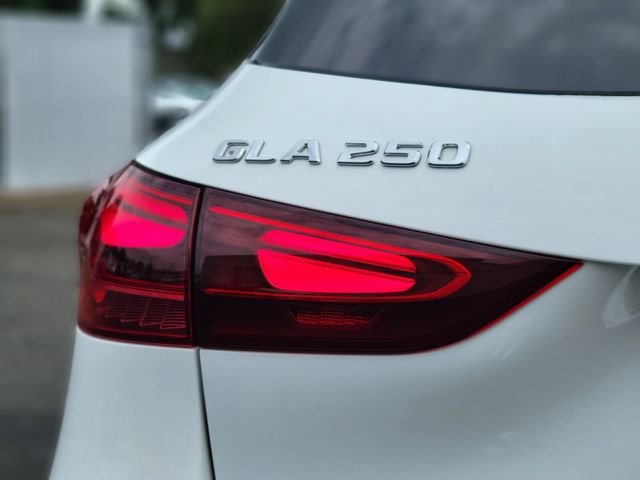 New 2026 White Mercedes-Benz GLA 250 image 10