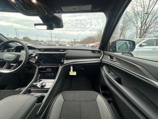 New 2026 Diamond Black Crystal Pearl-Coat Exterior Paint Jeep Altitude image 27